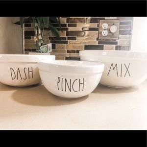 Rae Dunn ceramic bowl set from Artisan collection.